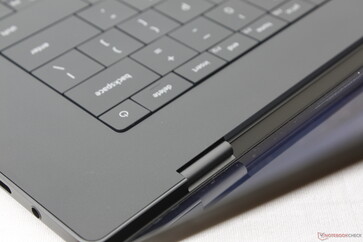 Жесткость шарниров приличная, но при регулировке углов они немного подрагивают