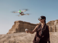 Полет Antigravity A1 с контроллером Grip и очками Vision. (Источник изображения: Insta360)