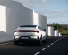 Вид сзади на купе Polestar 4