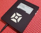 EPiPod - это недорогой проект, в котором используются такие компоненты, как дисплей E Ink за $6,99. (Источник изображения: drhatch)