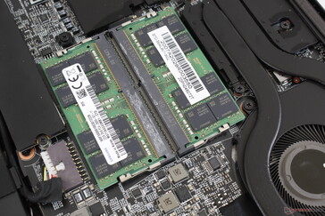 Две площадки RAM размещены рядом с процессором