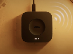 Мост Philips Hue Bridge и Hue Bridge Pro (на фото) получают обновления. (Источник изображения: Philips Hue)