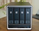 Ugreen NASync DXP4800 GT имеет новый черно-золотой корпус