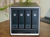 Ugreen NASync DXP4800 GT имеет новый черно-золотой корпус