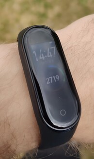 Xiaomi Mi Band 4 в тени