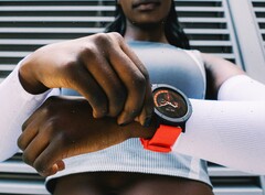 Часы CMF Watch 3 Pro имеют яркий круглый дизайн и дополнительно комплектуются оранжевым ремешком. (Источник изображения: Nothing)