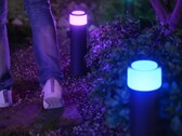 Светильник на ножке Philips Hue Calla Large на открытом воздухе появился в США. (Источник изображения: Philips Hue)