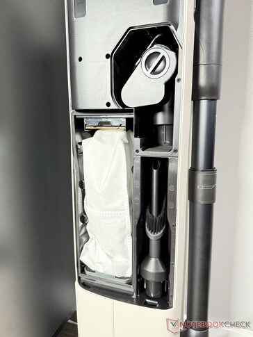 Мешок для сбора пыли и место для хранения аксессуаров