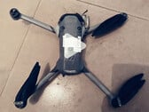 Фотография предполагаемого прототипа DJI Air 4, сделанная в начале 2025 года.