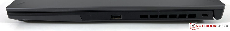 Правая сторона: USB-A 3.2 Gen.1 (5 Гбит/с), слот замка Kensington