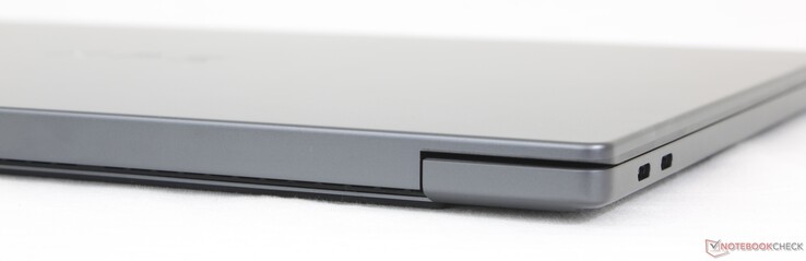 Задняя часть: Нет портов