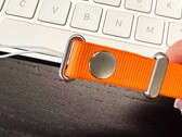 Apple по слухам, компания выпустит необычный ремешок для кроссбоди для iPhone 17 (Источник изображения: SonnyDickson)
