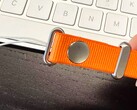 Apple по слухам, компания выпустит необычный ремешок для кроссбоди для iPhone 17 (Источник изображения: SonnyDickson)
