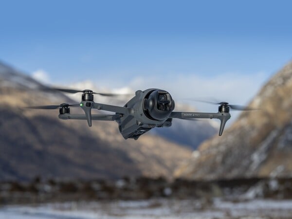 DJI Mavic 4 Pro оснащен тройными камерами, как и предыдущее поколение. (Источник изображения: DJI)