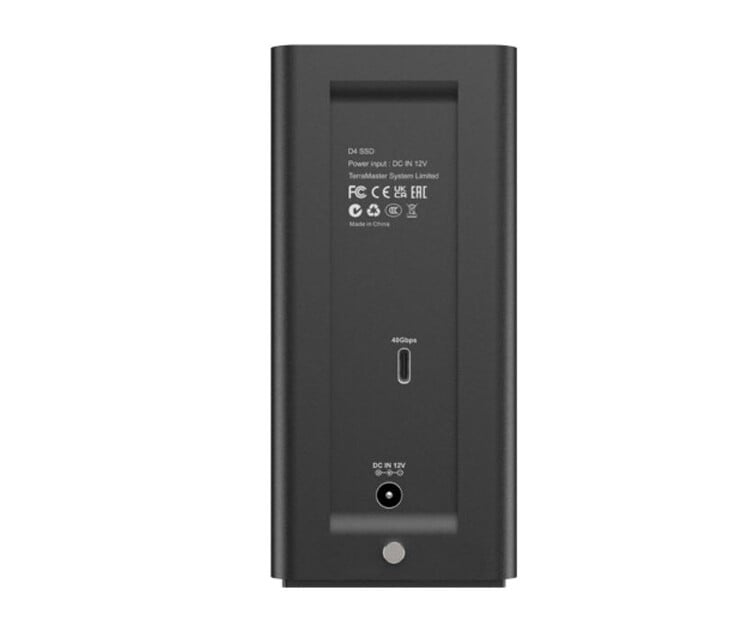 Модель D4 оснащена USB Type-C и разъемом питания (Источник изображения: TerraMaster)