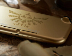 На задней панели Switch Lite Hyrule Edition красуется хилианский гребень. (Источник изображения: Nintendo)