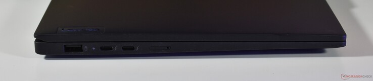 слева: USB-A 3.2 Gen 1, 2x Thunderbolt 4, nanoSIM