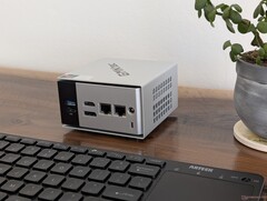 Модель M8 имеет более новый дизайн корпуса GMK, но оснащена более старым процессором AMD, чтобы сохранить низкую цену (Источник изображения: Notebookcheck)