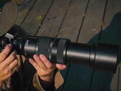 Модель LUMIX S 100-500mm f5-7.1 (на фото) имеет самый большой диапазон зумирования среди всех объективов Panasonic для байонета L-mount. (Источник изображения: Panasonic)