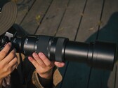 Модель LUMIX S 100-500mm f5-7.1 (на фото) имеет самый большой диапазон зумирования среди всех объективов Panasonic для байонета L-mount. (Источник изображения: Panasonic)