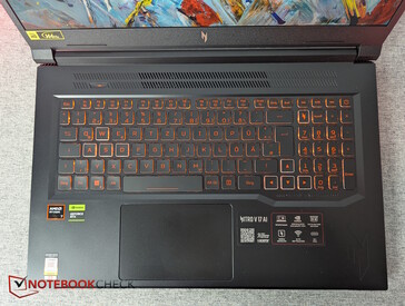 Клавиатура и сенсорная панель