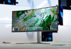 В модели Evnia 34M2C6500 отсутствует порт USB Type-C, которым оснащена модель Evnia 34M2C8600. (Источник изображения: Philips)