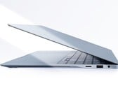 С толщиной 12,3 миллиметра ноутбук Samsung Galaxy Book6 Edge является относительно тонким.