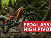 Новый велосипед Trek Slash Plus eMTB оснащен тихим, легким мотором, обеспечивающим большой запас хода и ненавязчивую подачу энергии. (Источник изображения: Trek)