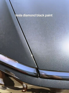 Вид новой модели Y цвета Diamond Black в лучах солнца. (Источник изображения: Katalina/TikTok)