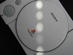 Оригинальная PlayStation 1.