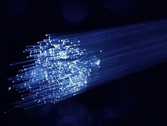 FCC принимает меры по усилению безопасности подводных кабелей, идущих через США. Изображено: Волоконно-оптический кабель (Источник изображения: Denny Muller, Unsplash)
