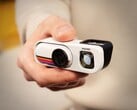 Insta360 Go 3S поставляется в ретро-комплекте с совершенно новой базой.