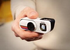 Insta360 Go 3S поставляется в ретро-комплекте с совершенно новой базой.