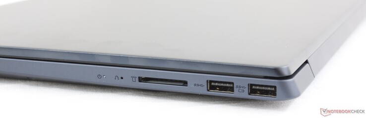 Справа: Слот для карт SD, 2x USB A 3.1 первого поколения