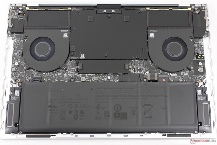 Внутренние компоненты Dell 16 Premium DA16250