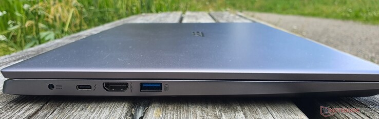 Левая сторона: разъем питания, Thunderbolt 4, HDMI 2.0, USB-A 3.2 Gen1