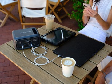 Bluetti Elite 10 весит всего 1,8 кг (3,97 фунта) (Источник изображения: Bluetti)