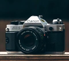 Говорят, что при разработке модели Canon EOS R8 Mark II дизайнеры черпали вдохновение в модели Canon AE-1