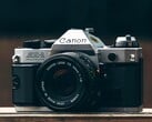 Говорят, что при разработке модели Canon EOS R8 Mark II дизайнеры черпали вдохновение в модели Canon AE-1