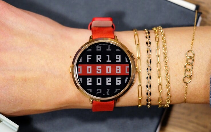 Запуск производства Pebble Round 2 запланирован на конец июля.