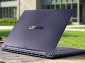 В Legion 7a 15ASH11 нет портов, расположенных на задней панели, в отличие от других последних моделей ноутбуков Legion 7.