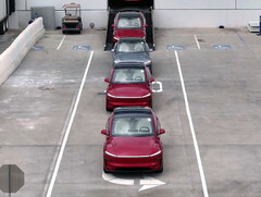 Новая Model Y использует FSD, чтобы самостоятельно добираться до места доставки. (Источник изображения: Tesla/X)