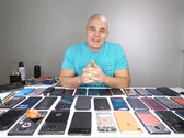 Видеоблогер со всей серьезностью подошёл к вопросу подведения итогов 2018 года (Изображение: JerryRigEverything)
