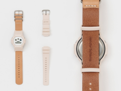 Часы Casio G-Shock x Hender Scheme DW-5900 (на фото) имеют полностью бежевый корпус из смолы и полупрозрачный белый циферблат в сочетании с кожаным ремешком ручной работы. (Источник изображения: Hender Scheme через Instagram))