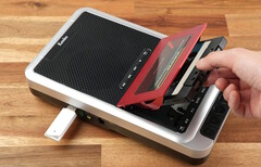 Kenko Tokina KR-019CR воспроизводит и записывает кассеты, а также дополнительно конвертирует их в файлы MP3. (Источник изображения: Kenko Tokina)