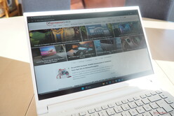 Просмотр на открытом воздухе при дневном свете