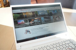 Просмотр на открытом воздухе при дневном свете