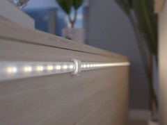 Аксессуары для ленточных светильников Philips Hue Flux (на фото - кронштейн для крепления) появились в Европе. (Источник изображения: Philips Hue)
