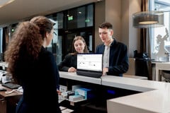 Philips 24B2D5300 в ситуации, ориентированной на потребителя