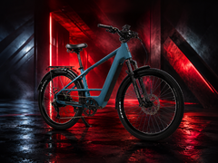 Модель Monarc Tracer оснащена задним встроенным в втулку двигателем Bafang мощностью 750 Вт